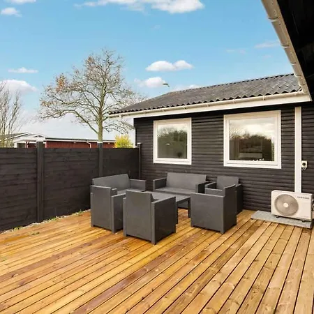 Дом отдыха Lovely Summer House By Veno Bay *