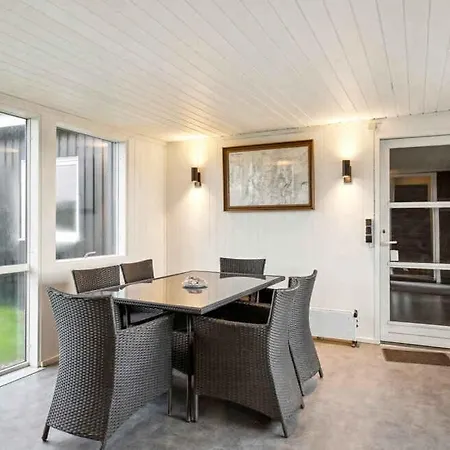 Дом отдыха Lovely Summer House By Veno Bay