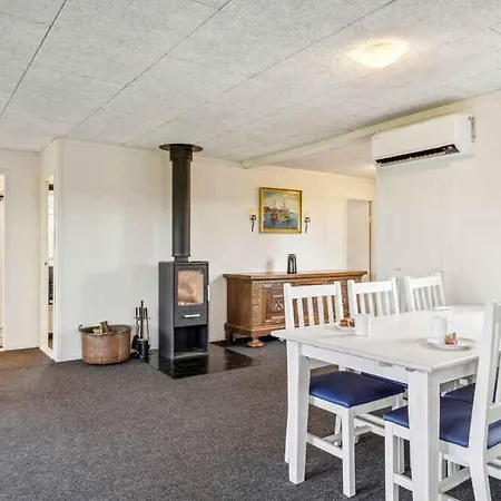 Holiday home Lovely Summer House By Veno Bay
