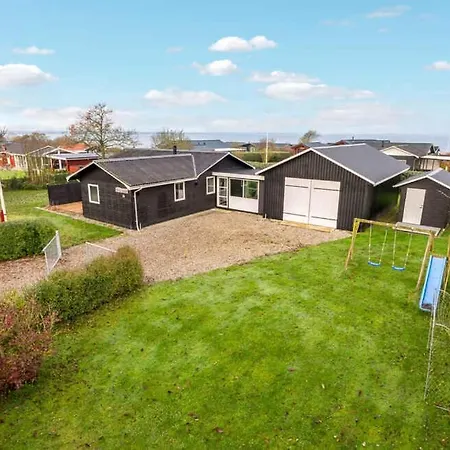 Lovely Summer House By Veno Bay Holiday home *