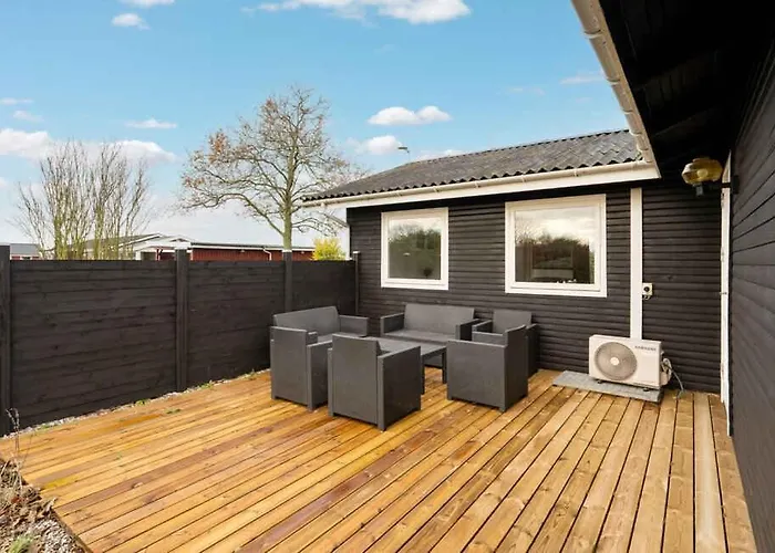 Дом отдыха Lovely Summer House By Veno Bay *