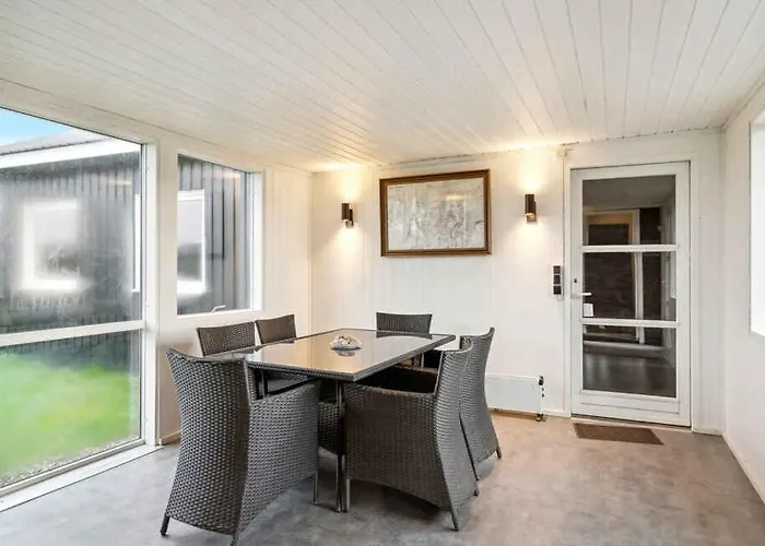 Дом отдыха Lovely Summer House By Veno Bay